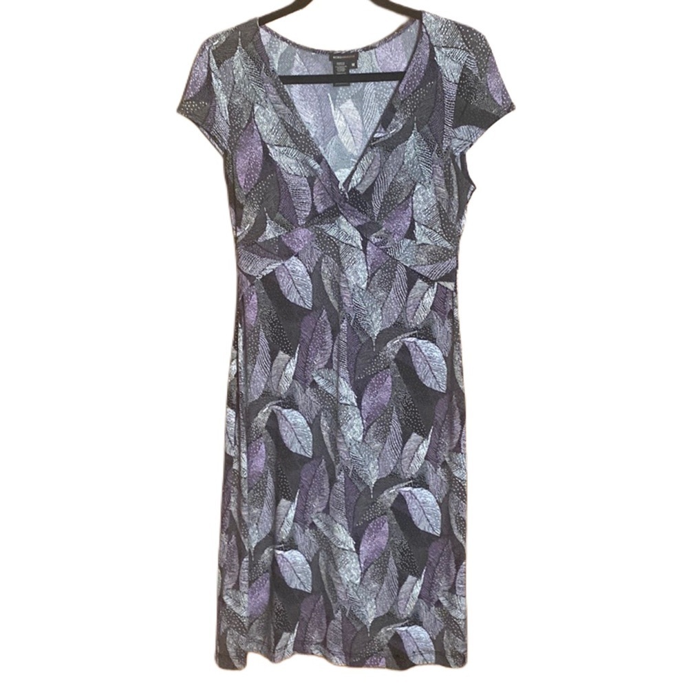 BCBG MAXAZRIA M Tropical Leaf Purple Black and White Print empire waist dress M
